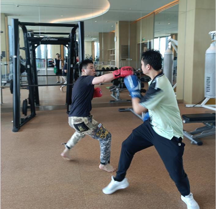 健身房拳击互殴